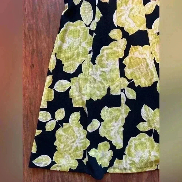 Floral Sleeveless Dress - Picture 3 of 9